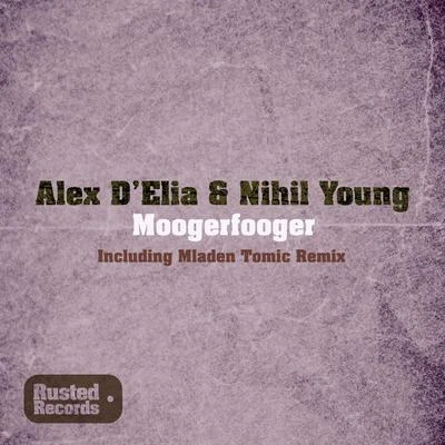 Alex DElia Moogerfooger