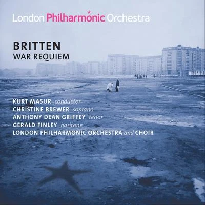 Gerald FinleyThe London Symphony OrchestraSir Simon RattleJan MartiníkPeter HoareJonah Halton Britten: War Requiem