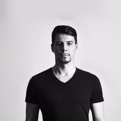 歌手 Thomas Gold