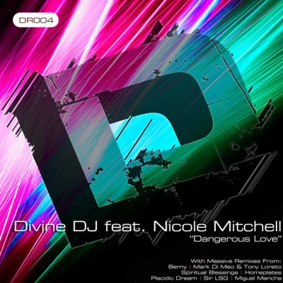 歌手 Divine DJNicole Mitchell