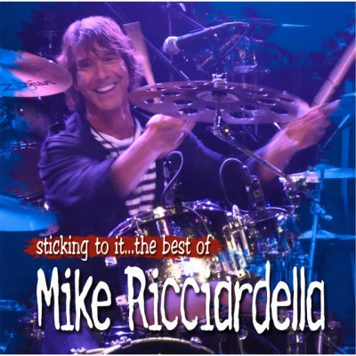 歌手 Mike Ricciardellaillusion