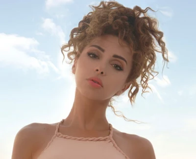 歌手 Myriam Fares