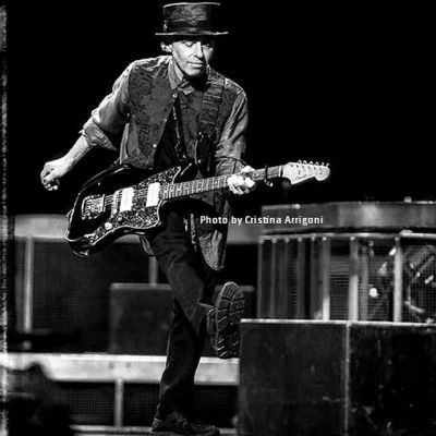 歌手 Nils Lofgren