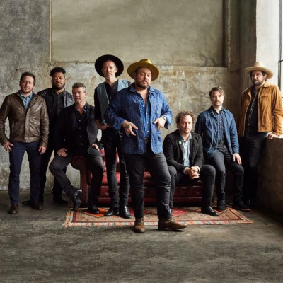 歌手 Nathaniel Rateliff & The Night Sweats