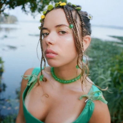 歌手 Nilüfer Yanya