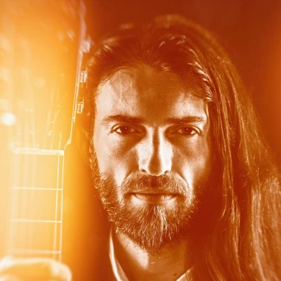 歌手 Estas Tonne