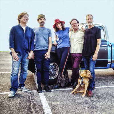 歌手 Edie Brickell & New Bohemians