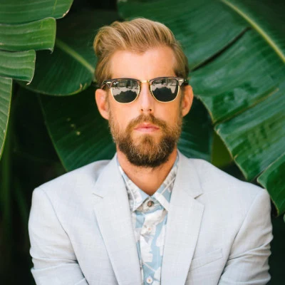 歌手 Andrew McMahon in the Wilderness