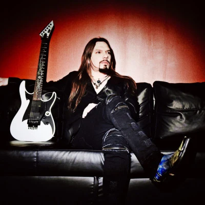 Elias Viljanen 歌手