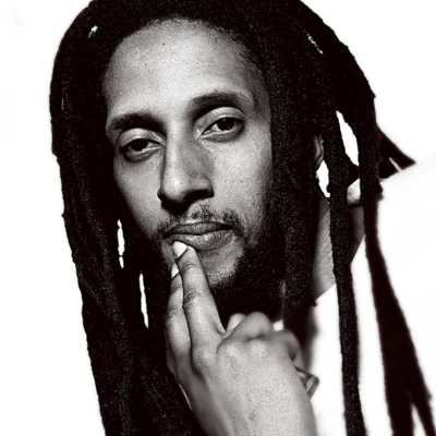 歌手 Julian MarleyNattali Rize