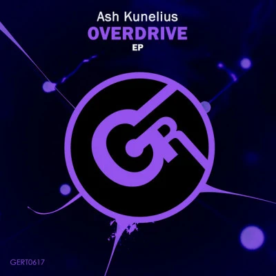 歌手 Ash Kunelius