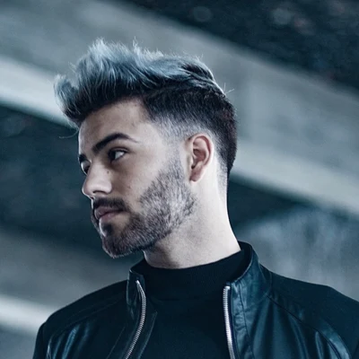 歌手 Agoney