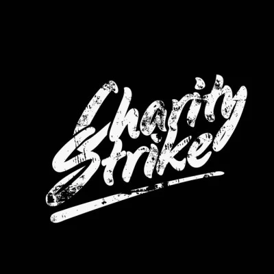 歌手 Charity Strike