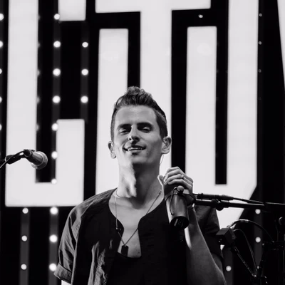 歌手 Mike Tompkins