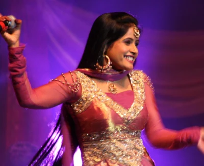 Miss Pooja 歌手